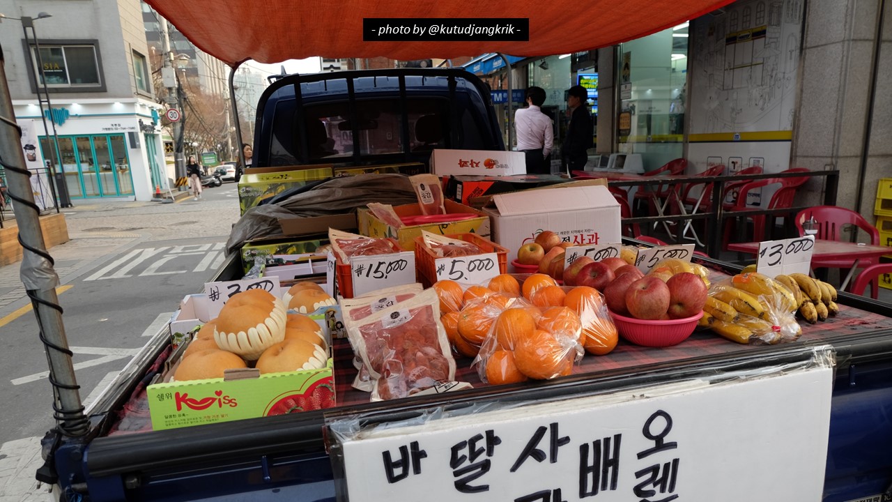 2. jualan buah di korea selatan